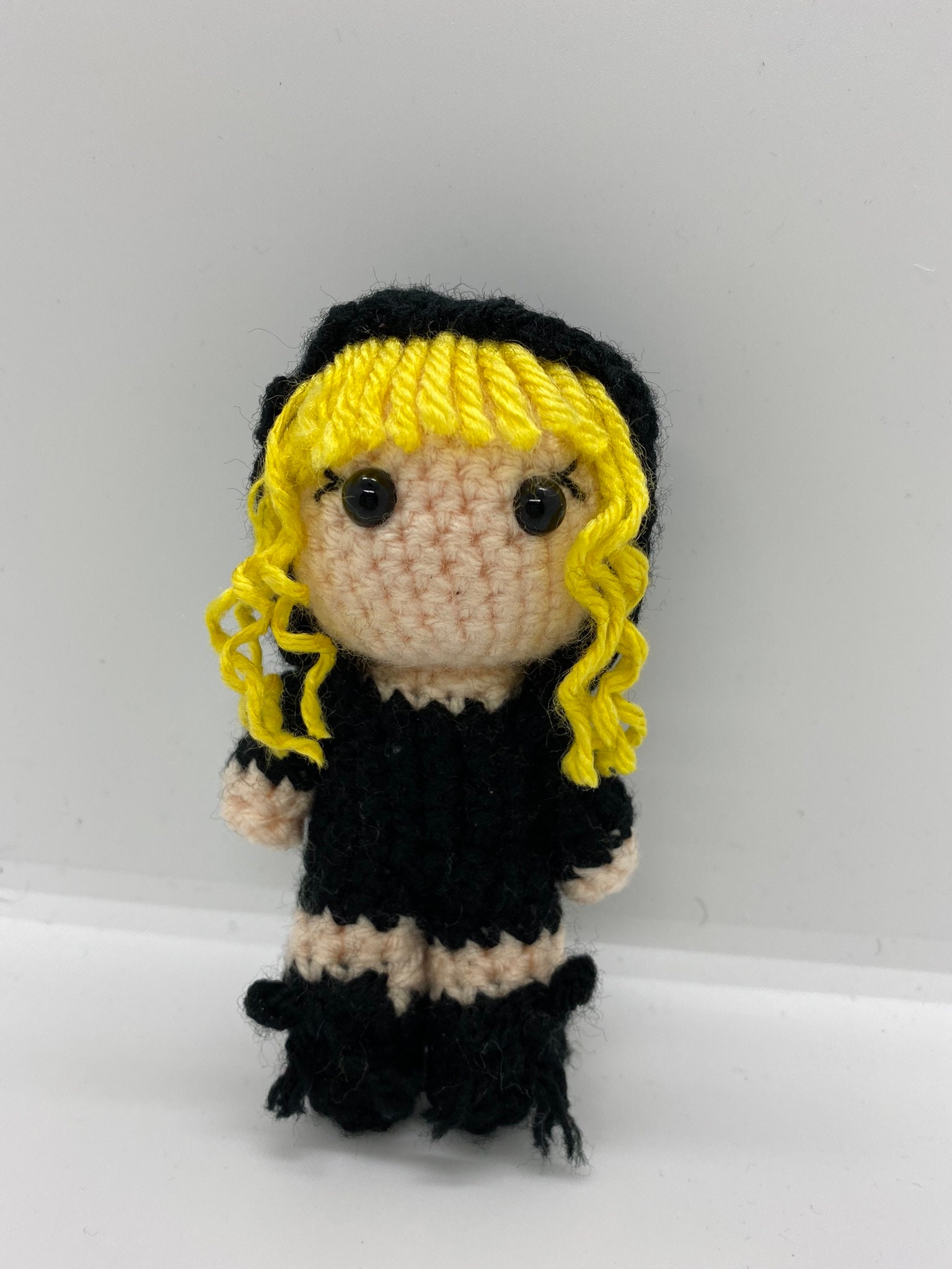 Unofficial Taylor Swift Crochet Kit: Includes Everything to Make a Taylor  Swift Amigurumi Doll!: 9780785844181: Galusz, Katalin: Books 