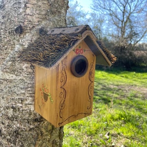 Wooden birdhouse, bird box, bird shelter, nesting box.birthday gift, thatch roof.  Suitable for small garden birds.  Yard art decoration.