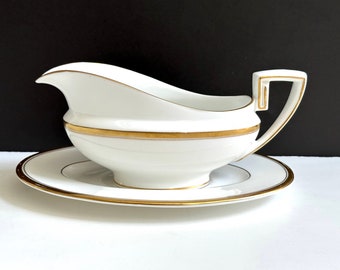 Royal Worcester Viceroy Gold Gravy Boat with Oval Underplate, Fine Bone China, Wide Gold Trim, Made in England, Wedding Gift