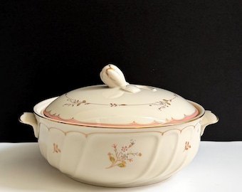 Round Covered 1.5 Qt Casserole, Pink Band, Floral, Gold Trim: Monticello by Mikasa