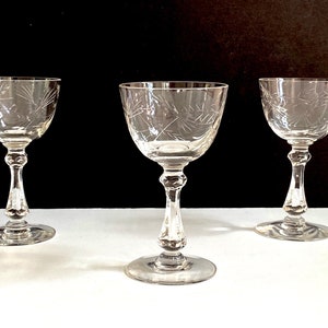 1950&#39;s Cambridge Tempo Crystal Cocktail Glasses, Set of 3, Cut Floral Liqueur Glasses, Multisided Stem
