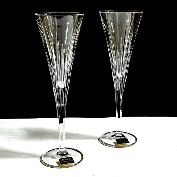 V shaped champagne flutes deals