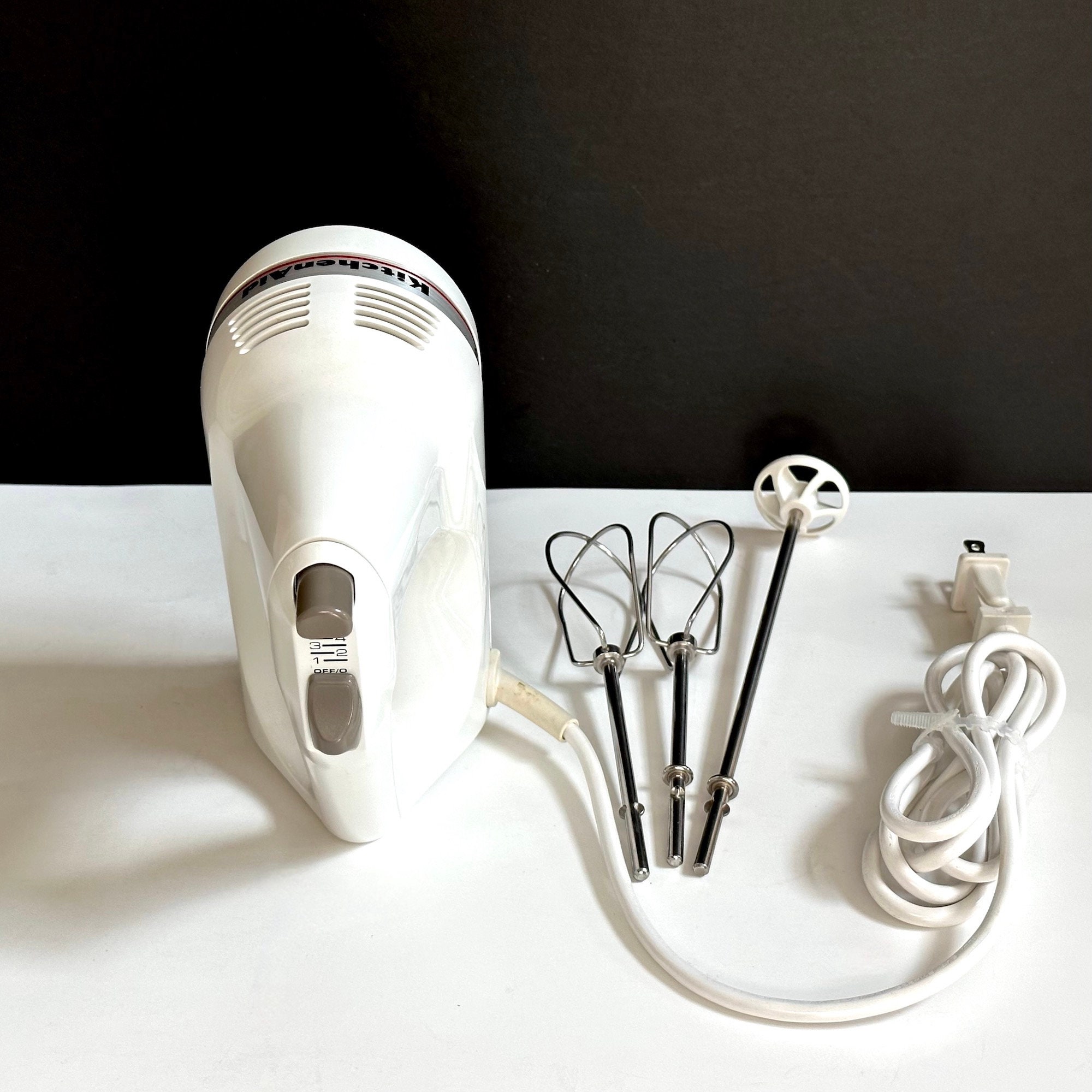 Kitchenaid Classic Plus 5 Speed White Hand Mixer , 2 Wisks and 1 Liquid