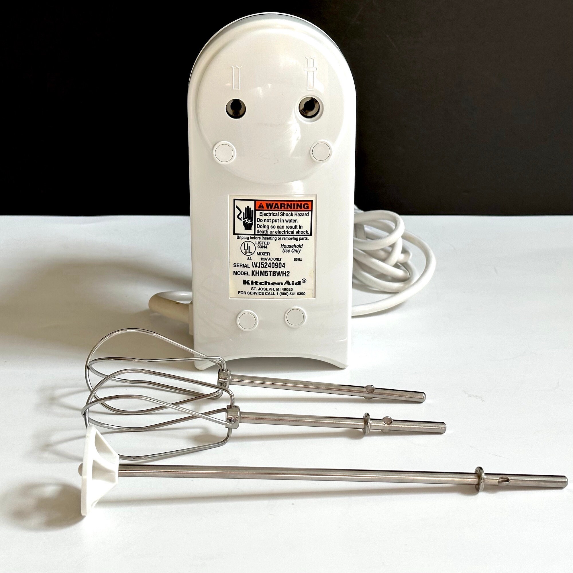 Kitchenaid Classic Plus 5 Speed White Hand Mixer , 2 Wisks and 1 Liquid