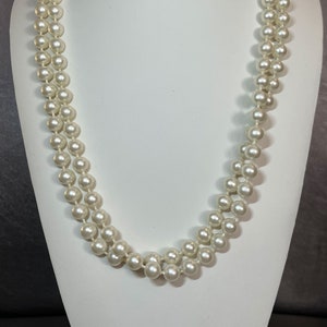 Ivory Faux Pearl Vintage Necklace with Gold Pendant