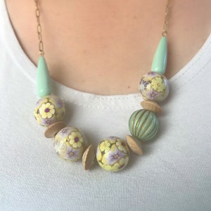 Floral bead necklace