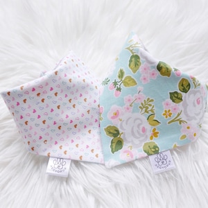 Coeurs et fleurs, réversible, cravate et pression, bandana chien chat mignon | Aegyopup