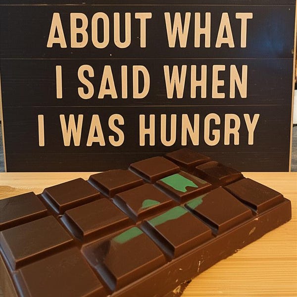 Tamaño gigante (6,5" x 3") Chocolate de Dubái hecho a mano con leche oscura, vegano, sin gluten, halal, orgánico para regalar.