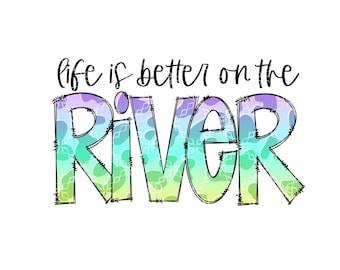 La vita è migliore sul fiume PNG, Tubazioni fluviali galleggianti PNG, Download digitale River Life, Tubazioni lungo un fiume Design a sublimazione digitale