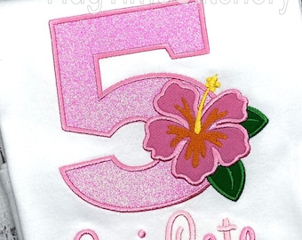 Camisa hawaiana bordada para cumpleaños: Hibisco rosa brillante, fiesta luau personalizada.