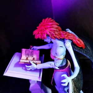 Neca Disney Gargoyles Demona Book Stand