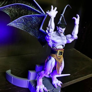 Neca Gargoyles Ultimate Goliath Stand disney Cathedral ledge