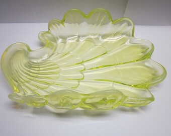 Vtg Large ARTISAN Thick CLEAR GLASS Shell Shaped SCALLOPED Candy Serving DISH 
