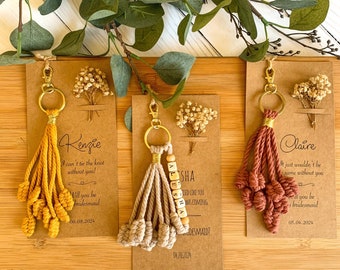 Macrame Name Keychain Gift for Bridesmaids, Bridesmaid Proposal Gifts, Personalized Wedding Gifts, Maid of Honor Gift, Bridal Shower Favors