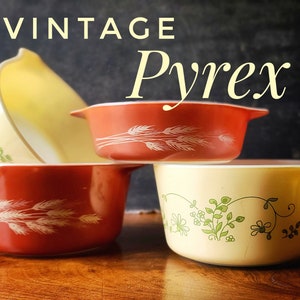 Vintage Pyrex Autumn Harvest Wheat pattern casserole dishes, set of two with lids 471-B and 473-B