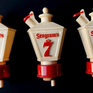 Seagrams 7 whiskey plastic pourers (3 included)