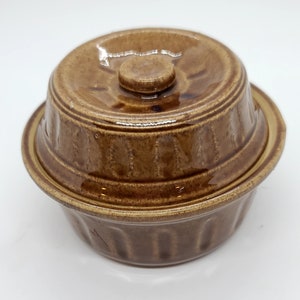 USA lidded stoneware casserole