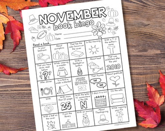 Puede incluir: Una tarjeta de bingo de libro de noviembre imprimible con un pavo y ilustraciones de temática otoñal. La tarjeta tiene casillas con indicaciones como "Leer un libro en tu dormitorio", "Acerca de las calabazas", "Que tiene el color marrón en la portada", "Con una T en el nombre del autor", "Que se publicó después del año 2010", "Acerca de la gratitud", "Con la letra N en alguna parte del título", "3 días seguidos", "En el sofá", "Acerca del Día de Acción de Gracias", y "Mientras usas tu pijama".