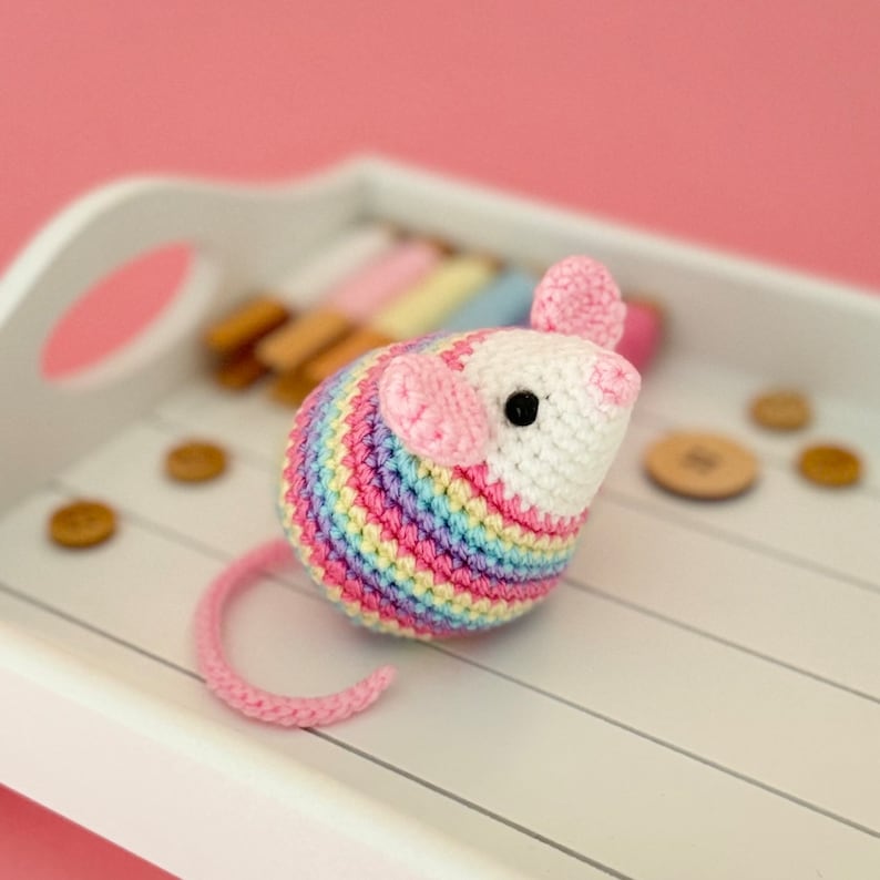 Edna the Yarn Shop Mouse Easy Amigurumi PDF Crochet pattern image 1