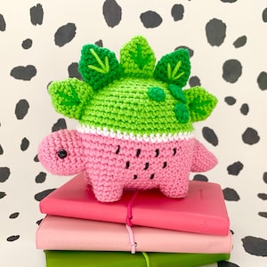 Melonosaurus – PDF Häkelanleitung Amigurumi Wassermelonen-Dinosaurier