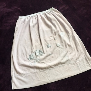 Vintage 100% Nylon Light Blue Half Slip Women’s Size Medium RN 28269