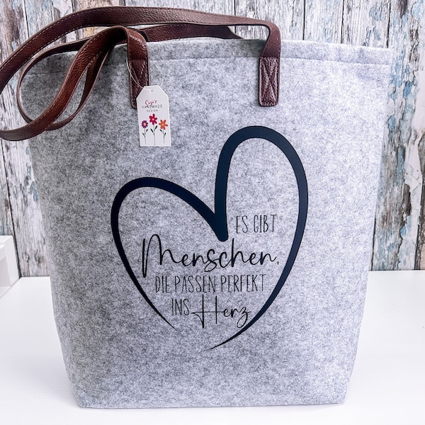 Filztasche aus Filz "Menschen, die passen perfekt ins Herz" Geschenk  personalisierbar mit Namen