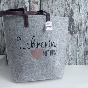 Filztasche "LEHRERIN MIT HERZ" - personalisiertes Geschenk für Lehrerin -  auch für Erzieherin und Tagesmutter