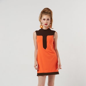 MARLO 1960&#39;s Mod Space Age Inspired Orange & Brown Detailed Sleeveless Mockneck Mini Ponte Knit Shift Dress XS-XL