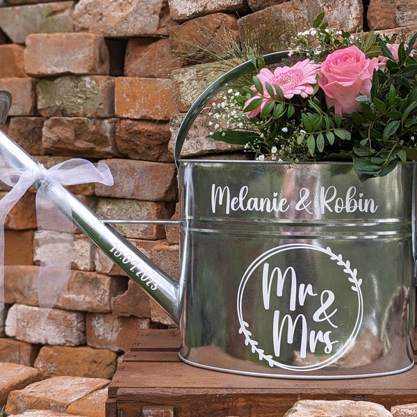 Aufkleber Set für Gießkanne | Personalisiertes Geldgeschenk zur Hochzeit | Geschenkidee für das Hochzeitspaar | Schriftzug Mr & Mrs und Ja