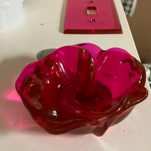 Rose petal ring holder