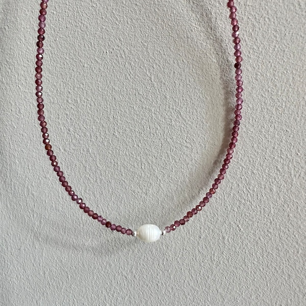 Dainty Garnet & Pearl Silver Necklace / Minimalist Dark Red Gemstone Beaded Jewellery / Tiny Crystal / Freshwater Pearl / January Birthstone