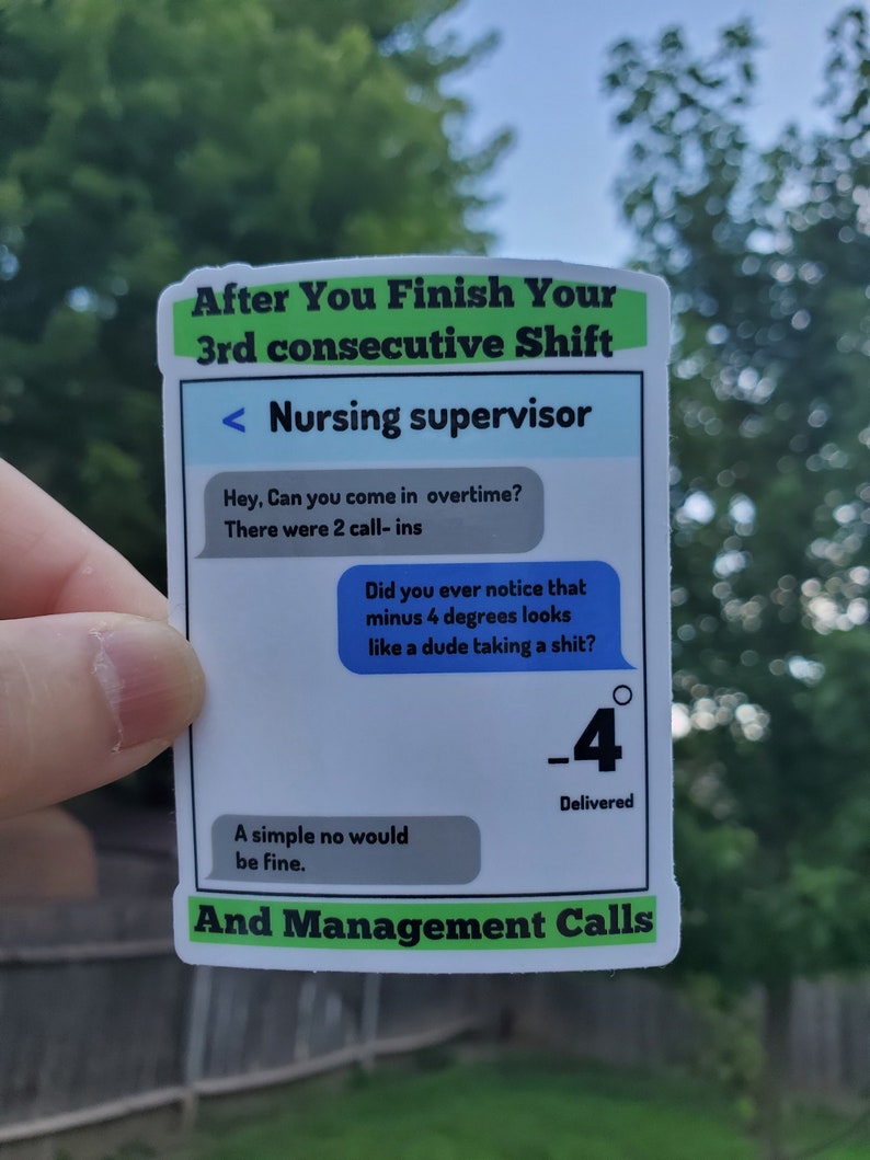 K&ouml;nnte beinhalten: Eine wei&szlig;e Karte mit gr&uuml;nem, blauem und schwarzem Text. Die Karte lautet "After You Finish Your 3rd Consecutive Shift" und "Nursing Supervisor". Die Karte hat eine Textblase, die lautet "Hey, Can you come in overtime? There were 2 call-ins". Eine weitere Textblase lautet "Did you ever notice that minus 4 degrees looks like a dude taking a shit?" Die Karte hat auch eine Textblase, die lautet "A simple no would be fine." Die Karte hat ein Temperatursymbol mit -4 Grad. Die Karte lautet auch "Delivered" und "And Management Calls".