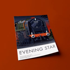 Op de afbeelding: Een zwarte en groene stoomlocomotief met nummer 92220 aan de zijkant. De locomotief heet "Evening Star" en is de laatste Britse stoomlocomotief die door British Railways werd gebouwd. Hij werd ontworpen door Robert Riddles.