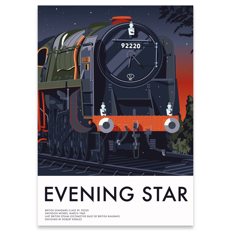 Op de afbeelding: Een zwarte en groene stoomlocomotief met nummer 92220 aan de voorkant. De locomotief heet "Evening Star" en is een British Standard Class 91. De locomotief werd in 1960 gebouwd in de Swindon Works.