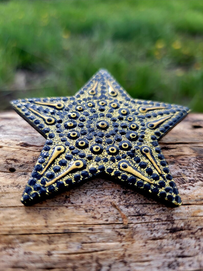 Star Magnet, Handmade, Hand painted, Hand crafted, Shiny, Fridge magnet, magnets, art, painting, stars, gold, black, gifts, cute, gift image 2