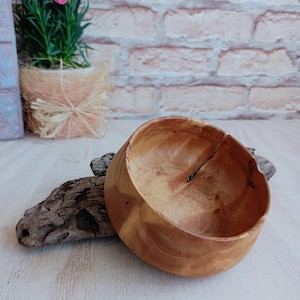 Retro Wooden Bowl Carved Natural Wooden Bowl Rustic Home Decor Decorative Bowl Wooden Kitchenware