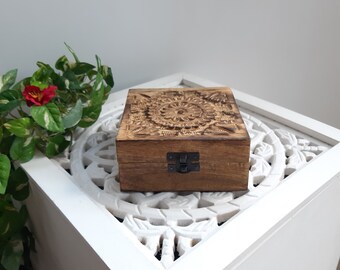 Vintage brown wooden box, square jewelry box, box with carved lid.