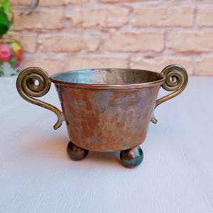 Copper brass bowl. Vintage three-legged pot with handles. Swedish copper vessel.