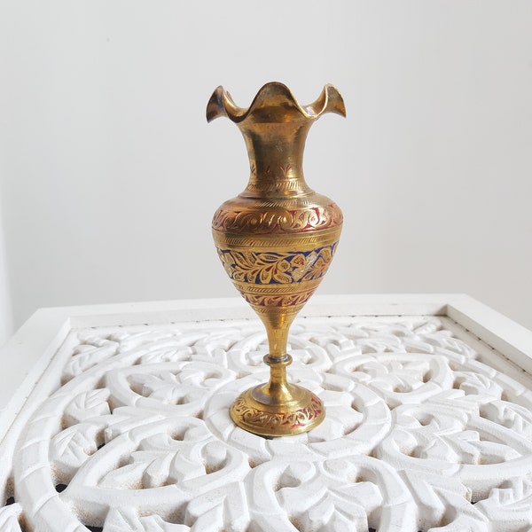 Small brass vase. Vintage engraved vase with floral elements. Decorative stand for flowers.