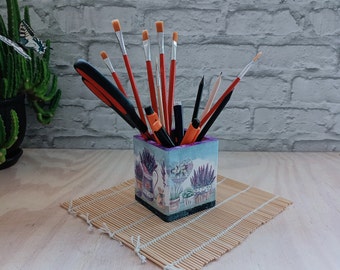 Wooden pencil holder with lavender. Desk organizer. Crayon holder. Lavender box for pencils, brushes, markers.