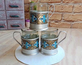 ヴィンテージの金属製ポッドスタカンニク、古いカップホルダー