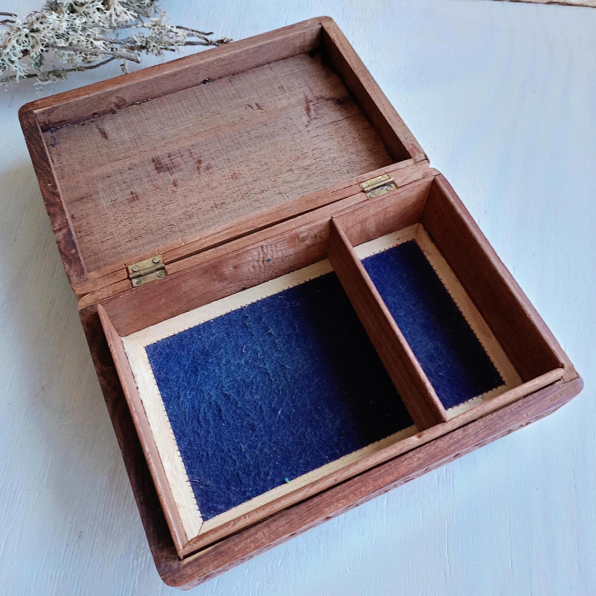 インドの木箱、ビンテージの手彫りの小物入れ、象嵌細工の箱、宝石箱