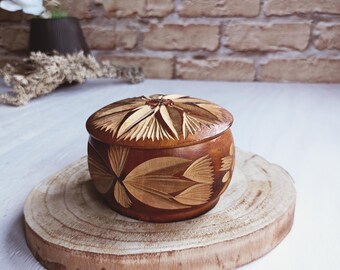 Retro wooden box, round box, hand carved box, trinket box, jewelry box, wood carving