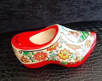 Decorative pencil sharpener. Painted shoe for sharpening pencils. Mini wooden shoe. Dutch sharpener. Desk decoration.