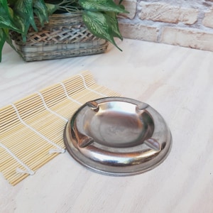 Retro metal ashtray, stainless steel ashtray.