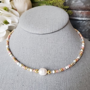 Pearl necklace | Rose gold choker | Seed bead choker | Trendy pearl choker | Gold necklace | Beachy necklace | Rose gold pearl necklace