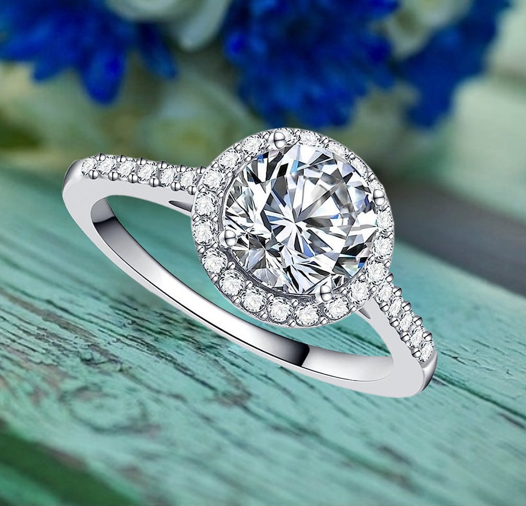 Dazzlingrock Collection Anillo De Compromiso Redondo De 3 Piedras De Diamante Blanco Cultivado En Laboratorio Con 2 Filas Lineales Para Mujer (2.71 Ctw, Color H-I, Claridad SI2) En Oro, Diamante Blanco