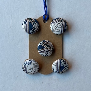 Liberty fabric covered buttons/ fabric buttons/ handcovered fabric buttons