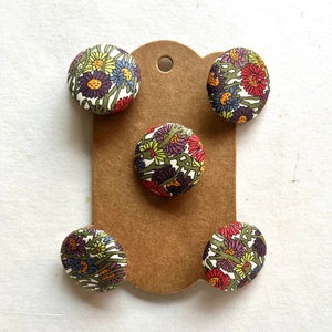 Liberty London Fabric Covered Buttons: Floral Cotton Set (28mm)