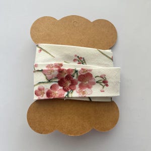 Cinta al bies con estampado floral hecha a mano de 2,5 cm
